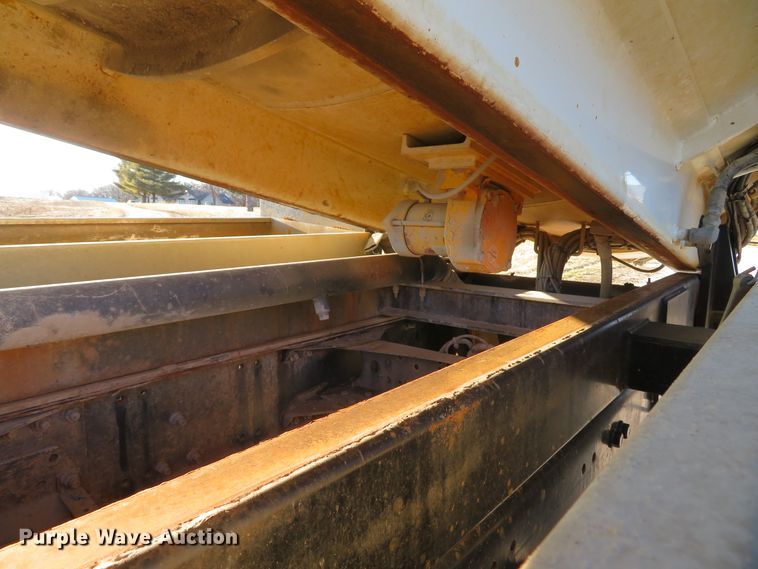 image for item DI2074 2009 Volvo VHD hydrovac truck