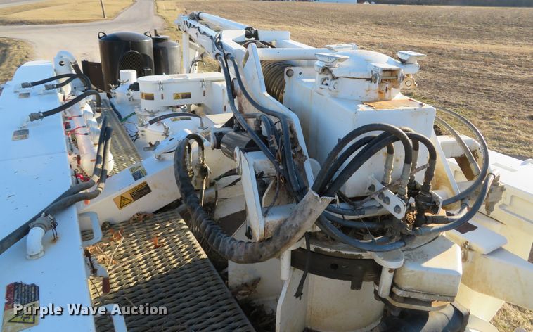 image for item DI2074 2009 Volvo VHD hydrovac truck