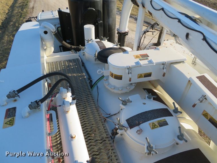 image for item DI2074 2009 Volvo VHD hydrovac truck