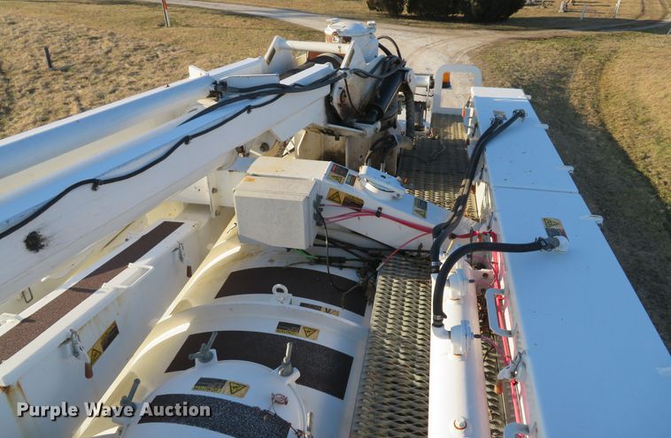 image for item DI2074 2009 Volvo VHD hydrovac truck