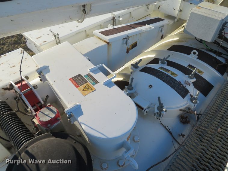 image for item DI2074 2009 Volvo VHD hydrovac truck