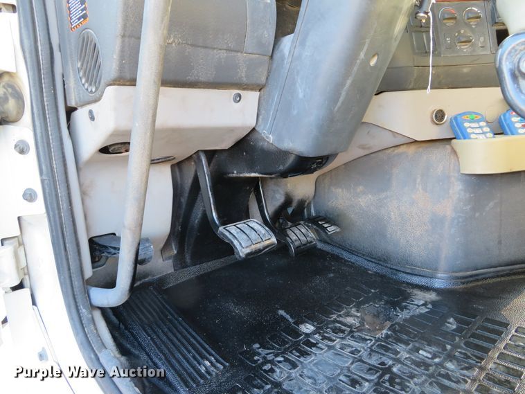 image for item DI2074 2009 Volvo VHD hydrovac truck