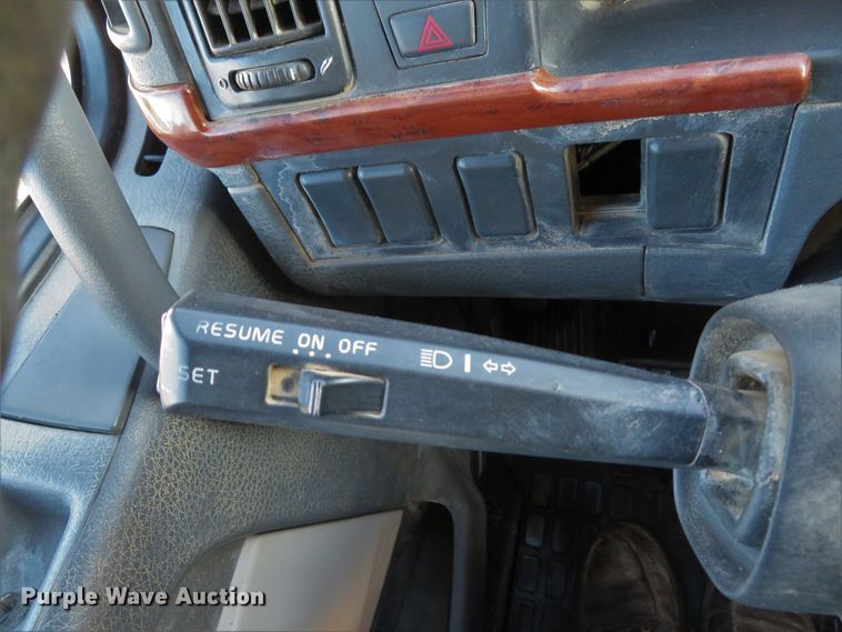 image for item DI2074 2009 Volvo VHD hydrovac truck