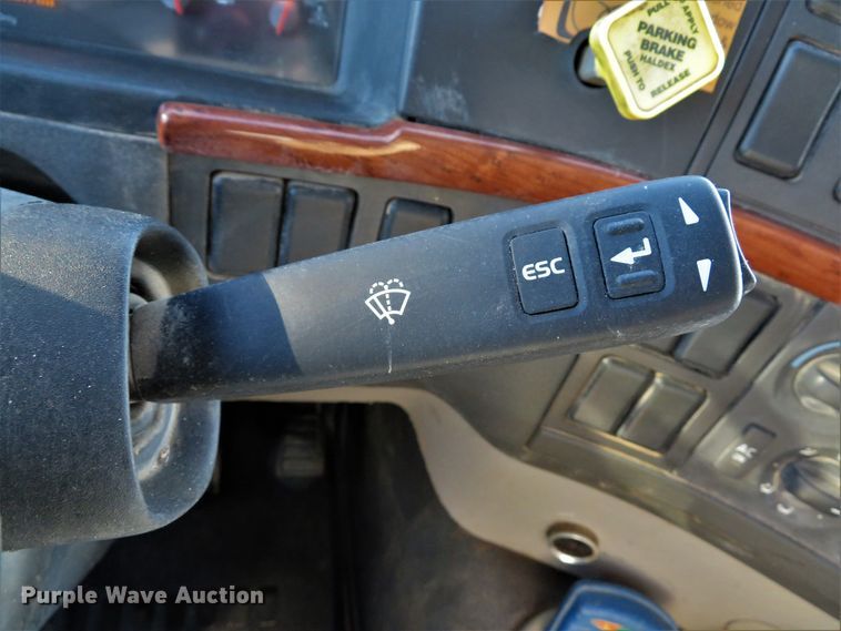 image for item DI2074 2009 Volvo VHD hydrovac truck