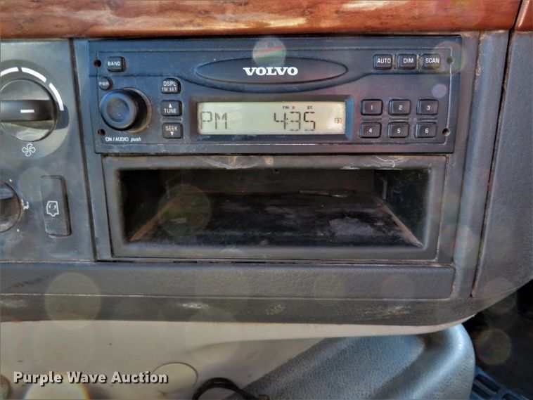 image for item DI2074 2009 Volvo VHD hydrovac truck