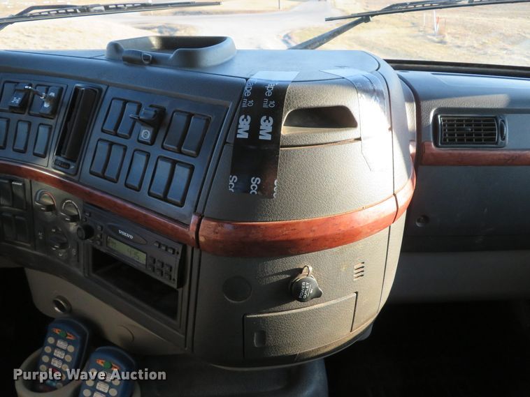 image for item DI2074 2009 Volvo VHD hydrovac truck