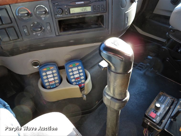 image for item DI2074 2009 Volvo VHD hydrovac truck