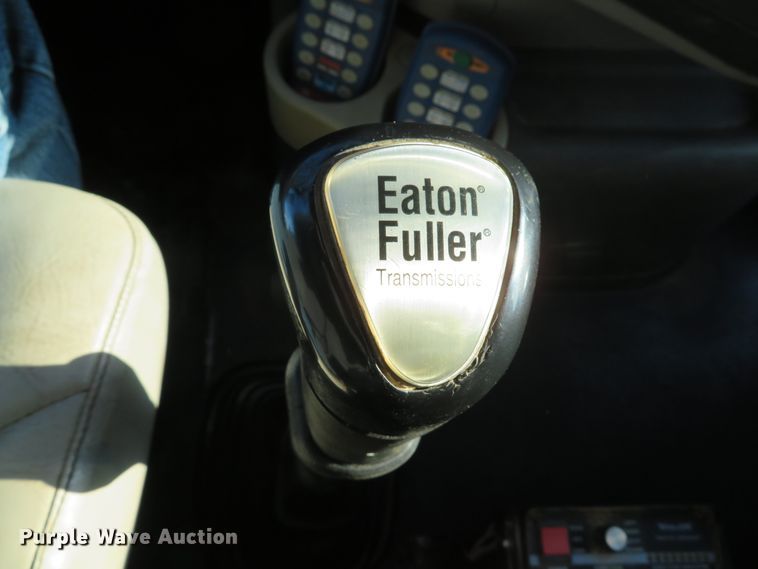 image for item DI2074 2009 Volvo VHD hydrovac truck