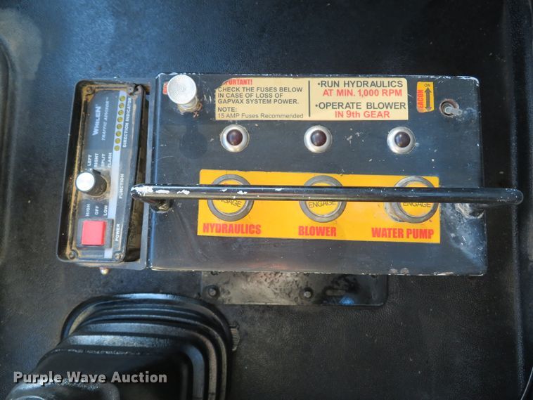 image for item DI2074 2009 Volvo VHD hydrovac truck