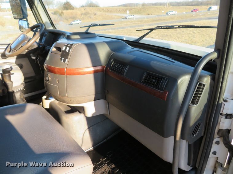 image for item DI2074 2009 Volvo VHD hydrovac truck