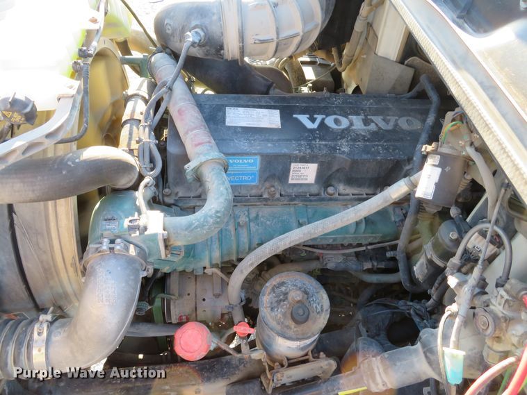 image for item DI2074 2009 Volvo VHD hydrovac truck