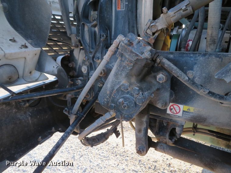 image for item DI2074 2009 Volvo VHD hydrovac truck