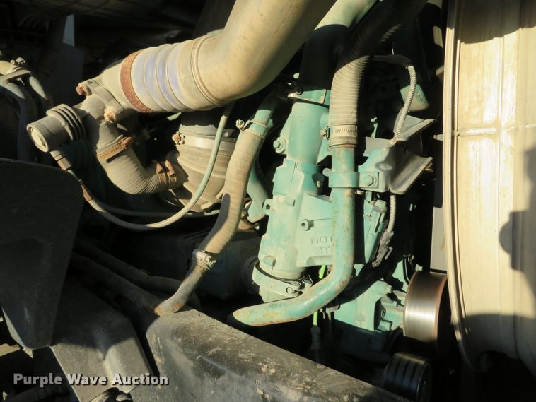 image for item DI2074 2009 Volvo VHD hydrovac truck