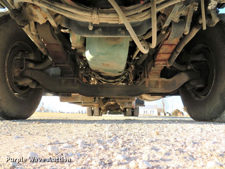 image for item DI2074 2009 Volvo VHD hydrovac truck