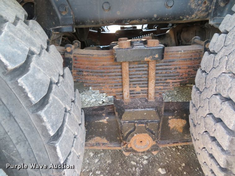 image for item DI2074 2009 Volvo VHD hydrovac truck