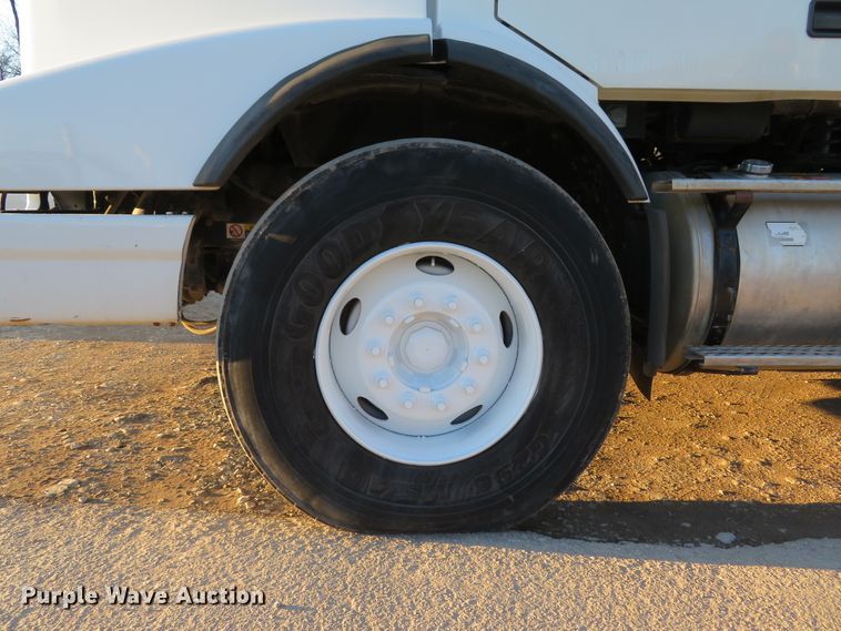 image for item DI2074 2009 Volvo VHD hydrovac truck