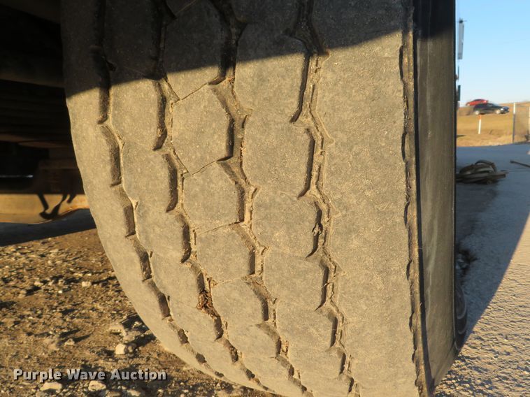 image for item DI2074 2009 Volvo VHD hydrovac truck