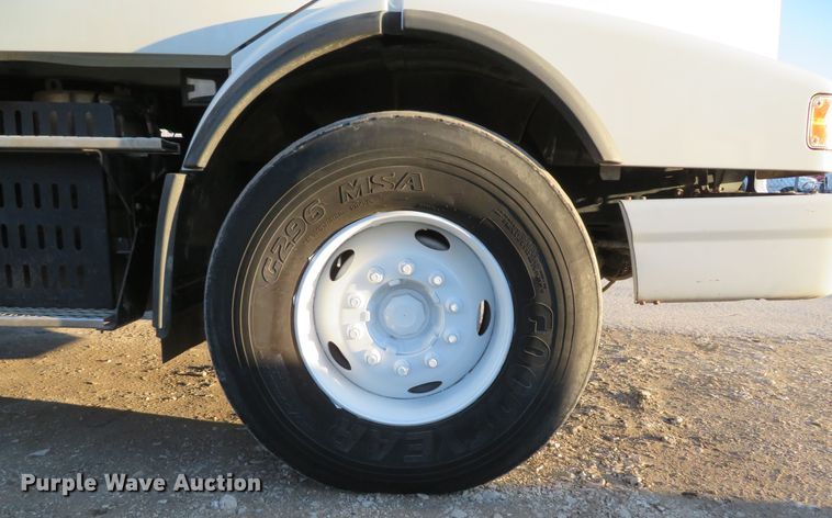 image for item DI2074 2009 Volvo VHD hydrovac truck