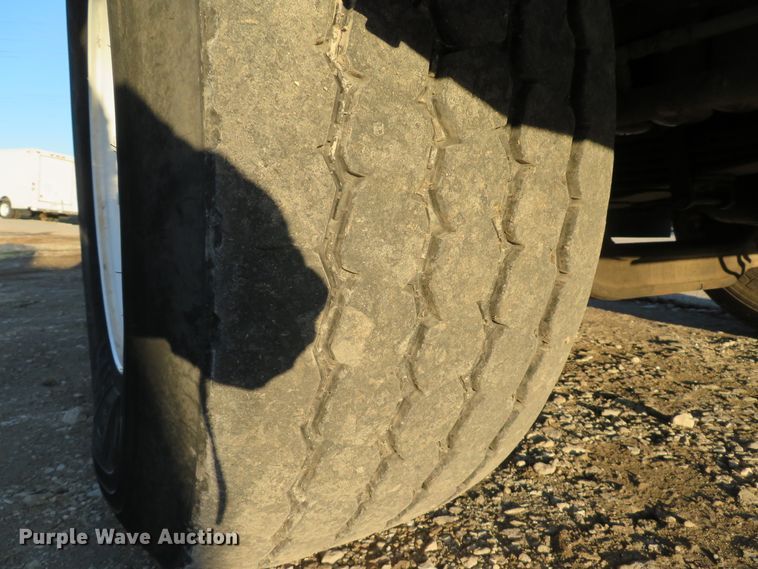 image for item DI2074 2009 Volvo VHD hydrovac truck