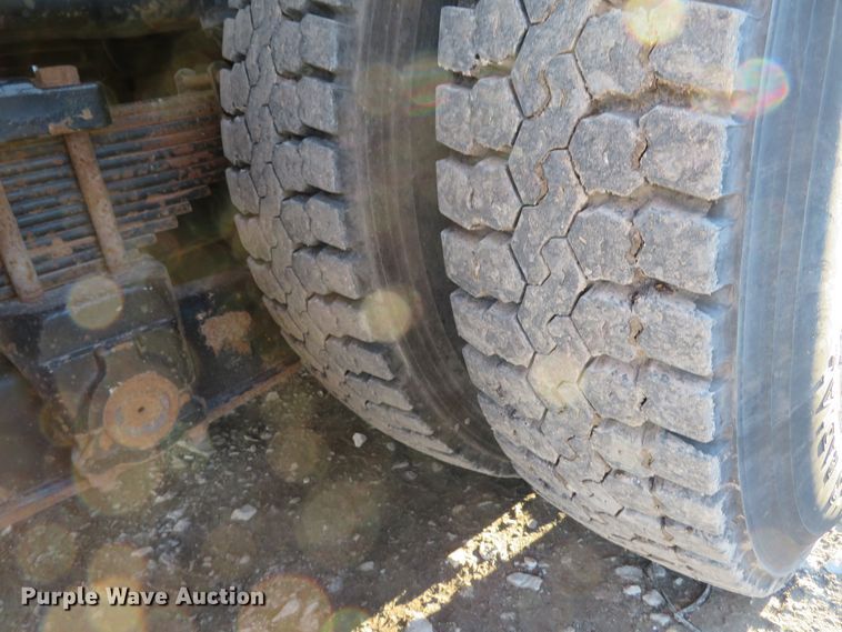 image for item DI2074 2009 Volvo VHD hydrovac truck