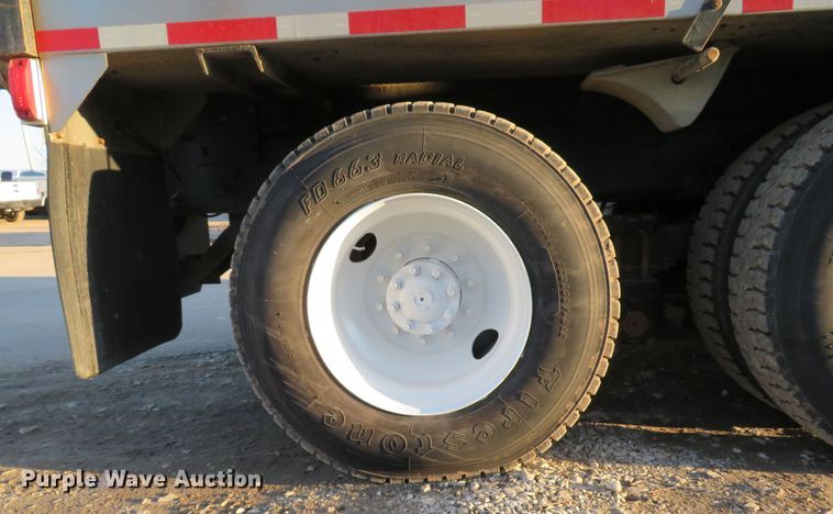 image for item DI2074 2009 Volvo VHD hydrovac truck