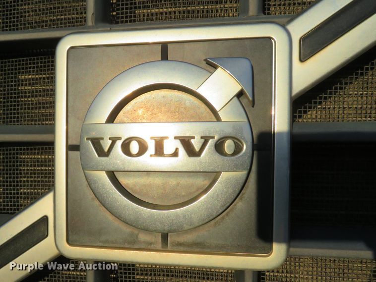 image for item DI2074 2009 Volvo VHD hydrovac truck