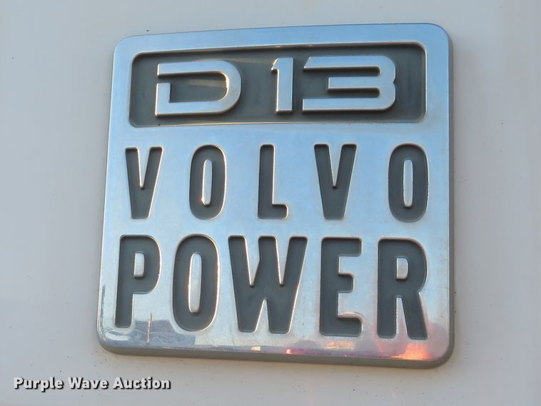 image for item DI2074 2009 Volvo VHD hydrovac truck