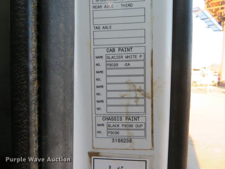 image for item DI2074 2009 Volvo VHD hydrovac truck