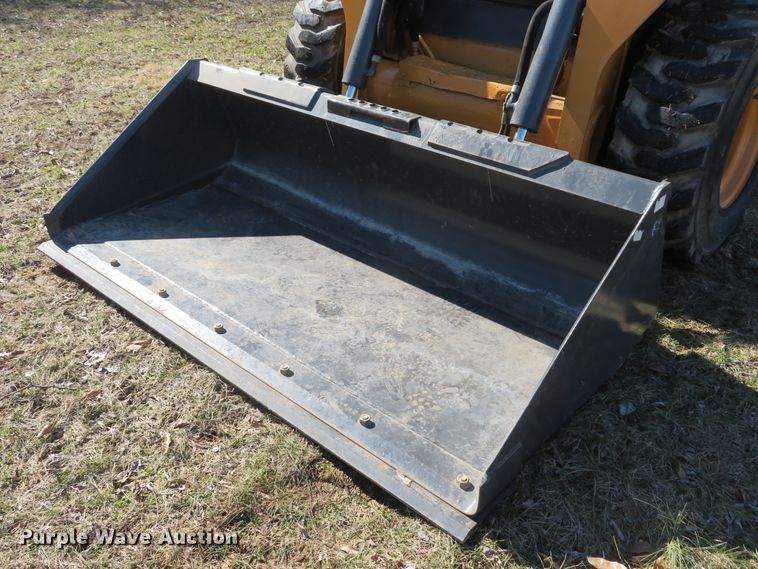 image for item DI2076 2014 Case SV300  skid steer loader