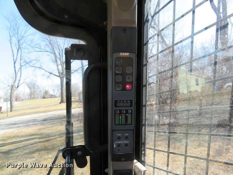 image for item DI2076 2014 Case SV300  skid steer loader