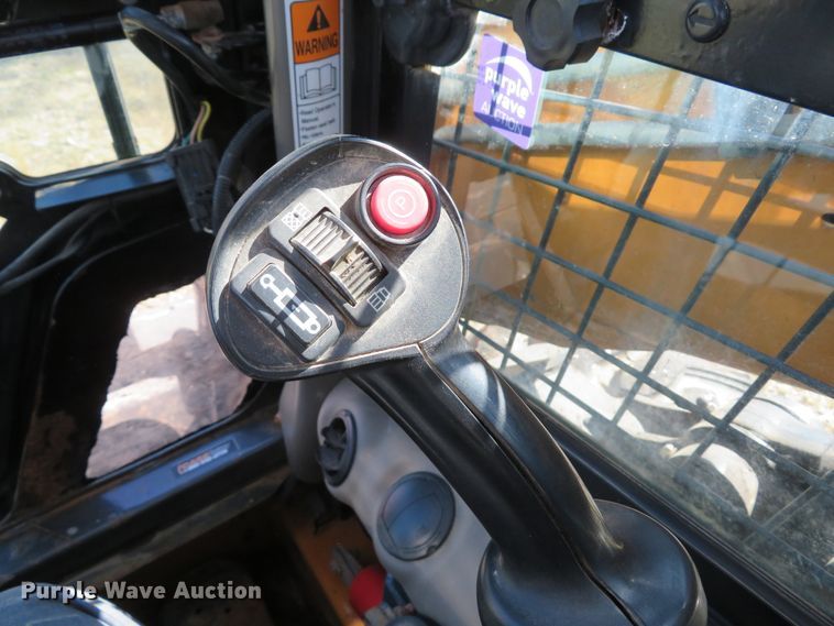 image for item DI2076 2014 Case SV300  skid steer loader