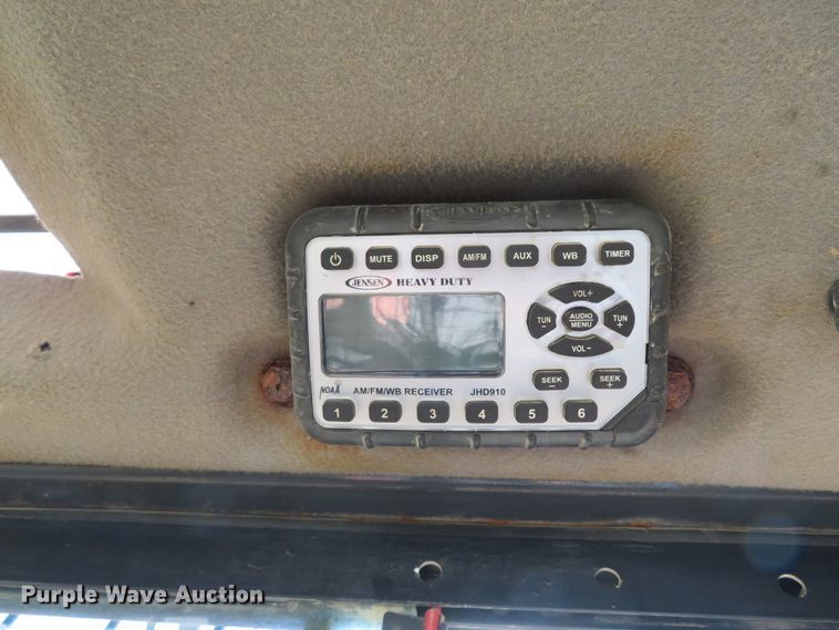 image for item DI2076 2014 Case SV300  skid steer loader