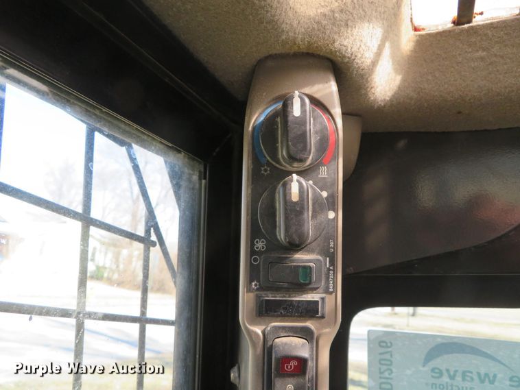 image for item DI2076 2014 Case SV300  skid steer loader