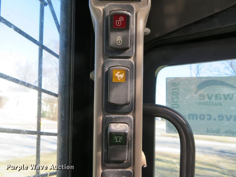 image for item DI2076 2014 Case SV300  skid steer loader