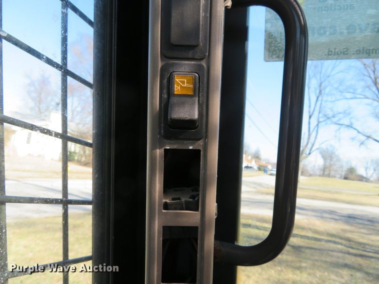 image for item DI2076 2014 Case SV300  skid steer loader