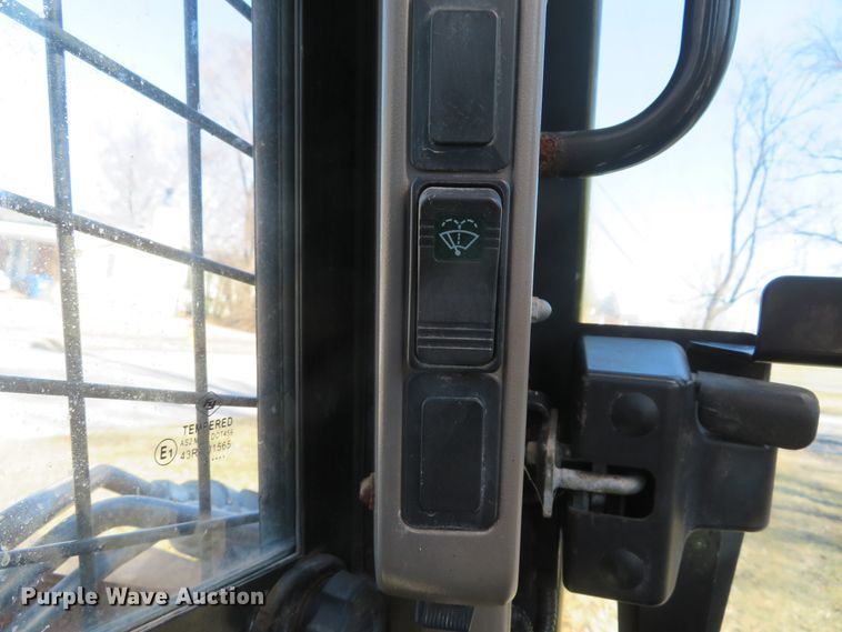 image for item DI2076 2014 Case SV300  skid steer loader