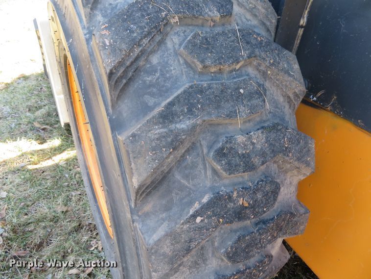 image for item DI2076 2014 Case SV300  skid steer loader