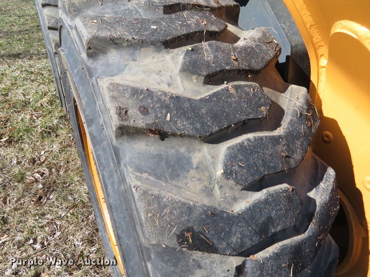 image for item DI2076 2014 Case SV300  skid steer loader