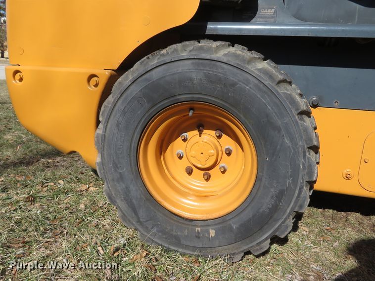 image for item DI2076 2014 Case SV300  skid steer loader