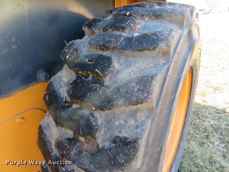 image for item DI2076 2014 Case SV300  skid steer loader