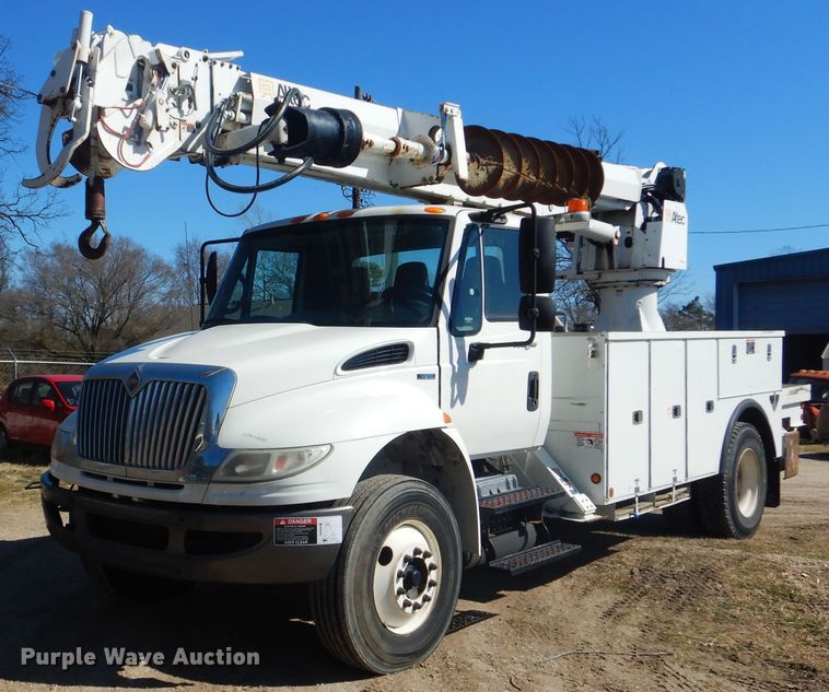 image for item DI2455 2011 International 4400 digger derrick truck