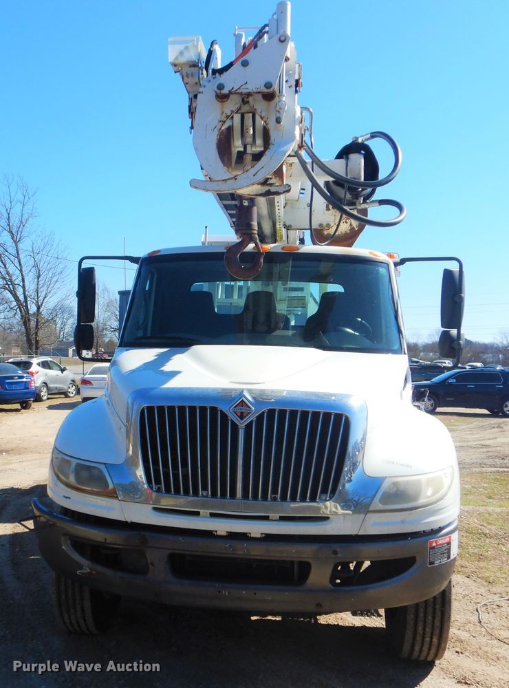 image for item DI2455 2011 International 4400 digger derrick truck