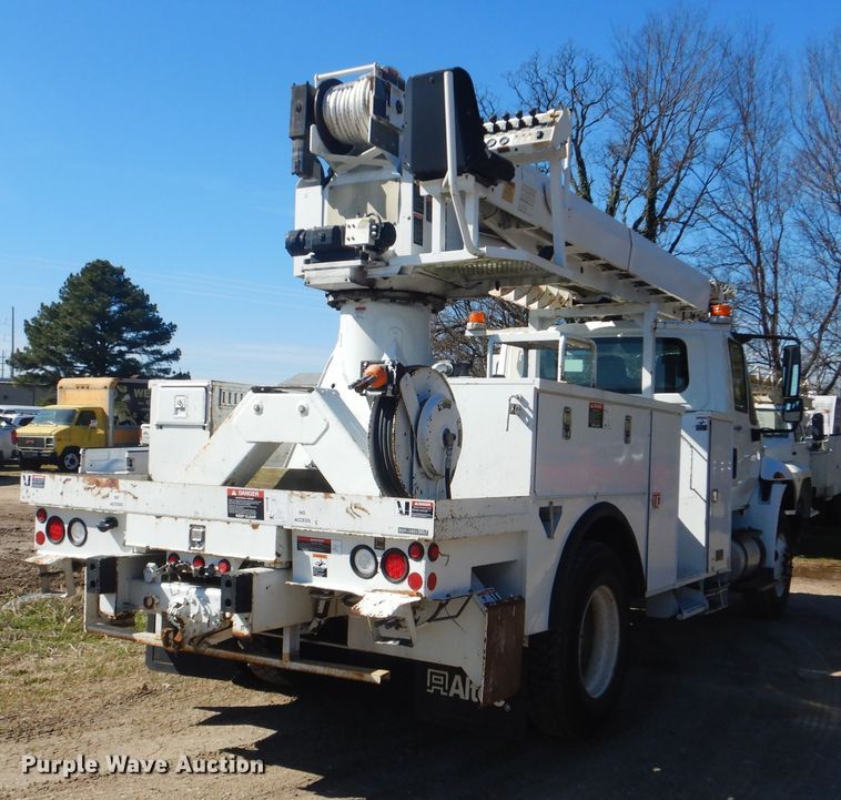 image for item DI2455 2011 International 4400 digger derrick truck