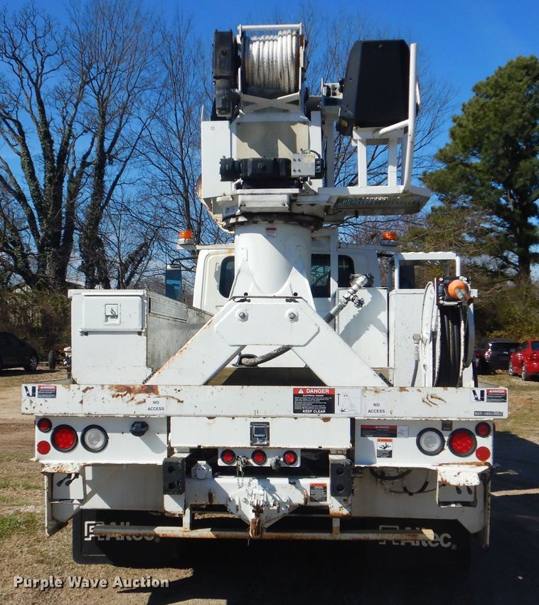 image for item DI2455 2011 International 4400 digger derrick truck