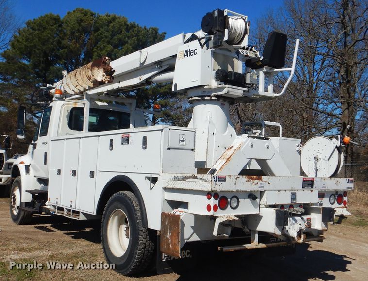 image for item DI2455 2011 International 4400 digger derrick truck