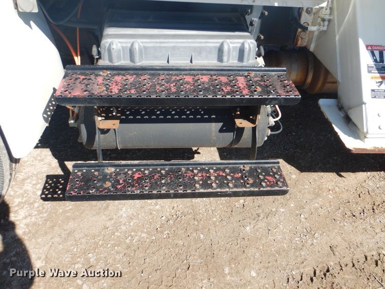 image for item DI2455 2011 International 4400 digger derrick truck