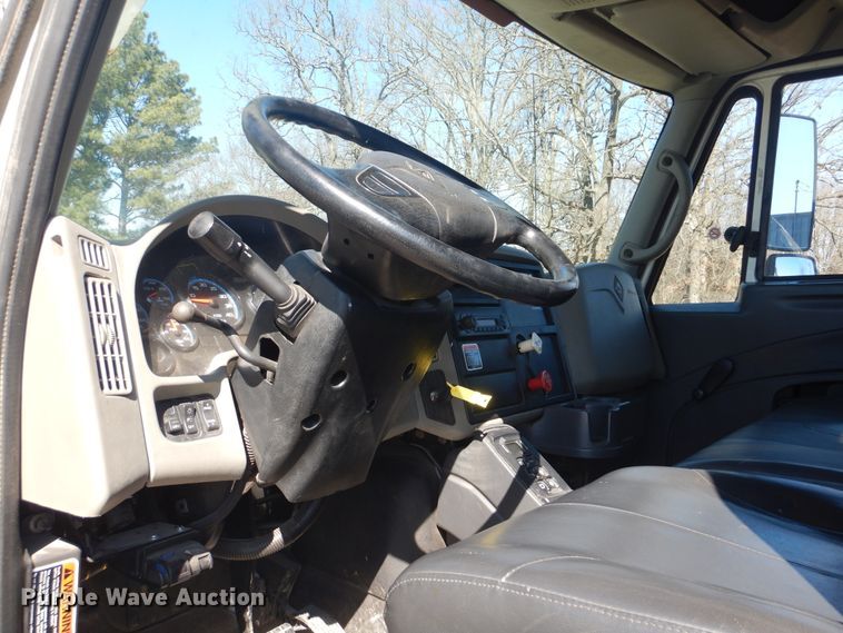 image for item DI2455 2011 International 4400 digger derrick truck