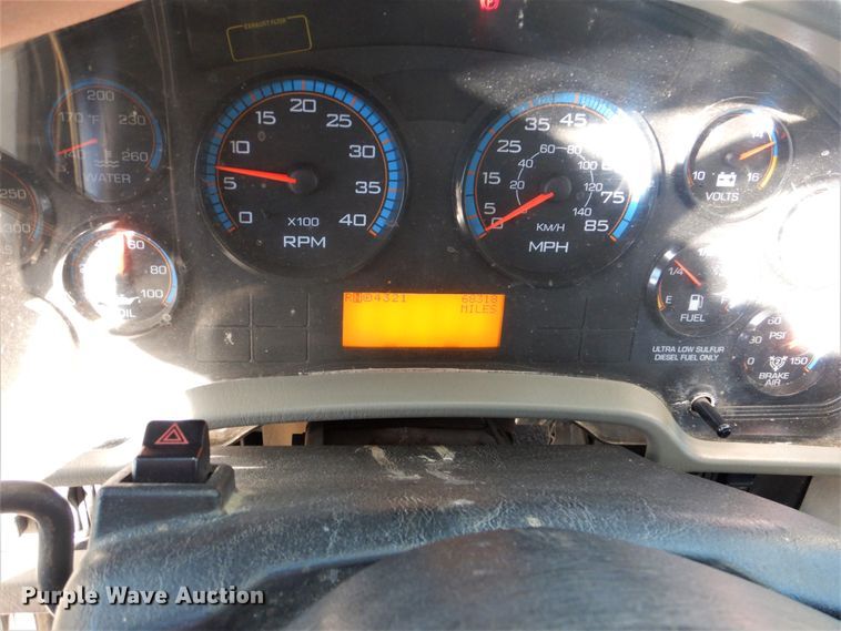 image for item DI2455 2011 International 4400 digger derrick truck