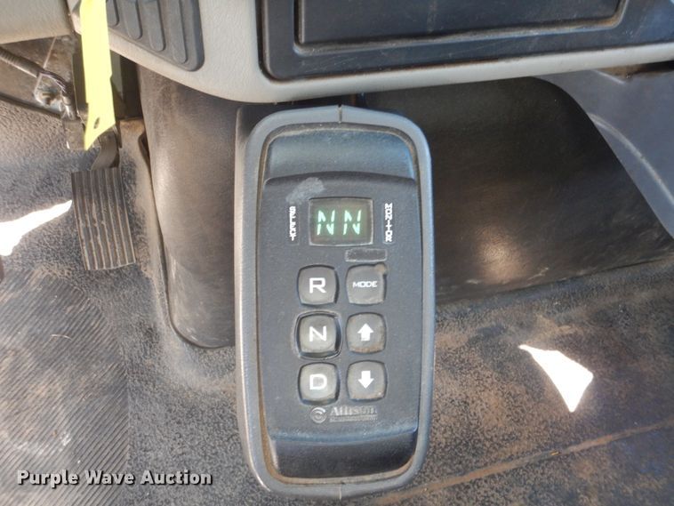 image for item DI2455 2011 International 4400 digger derrick truck