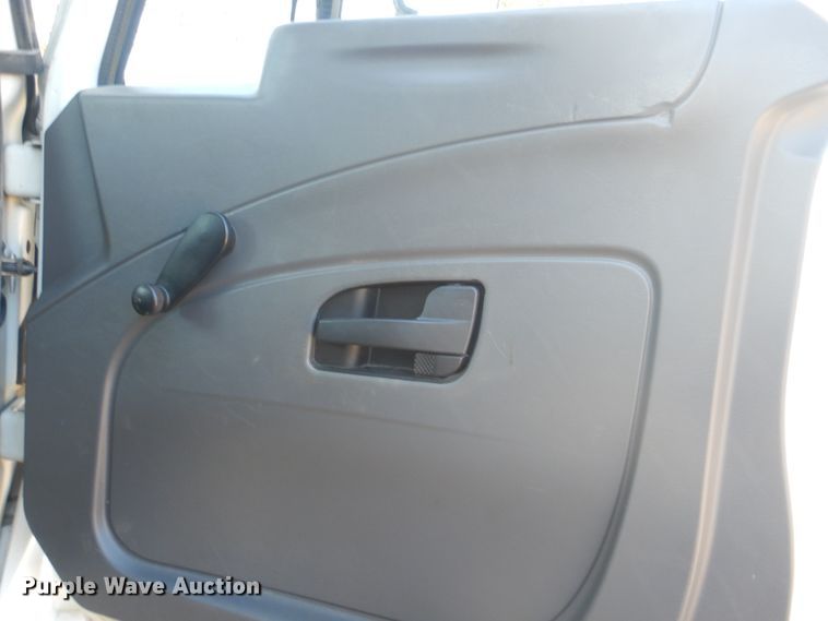 image for item DI2455 2011 International 4400 digger derrick truck